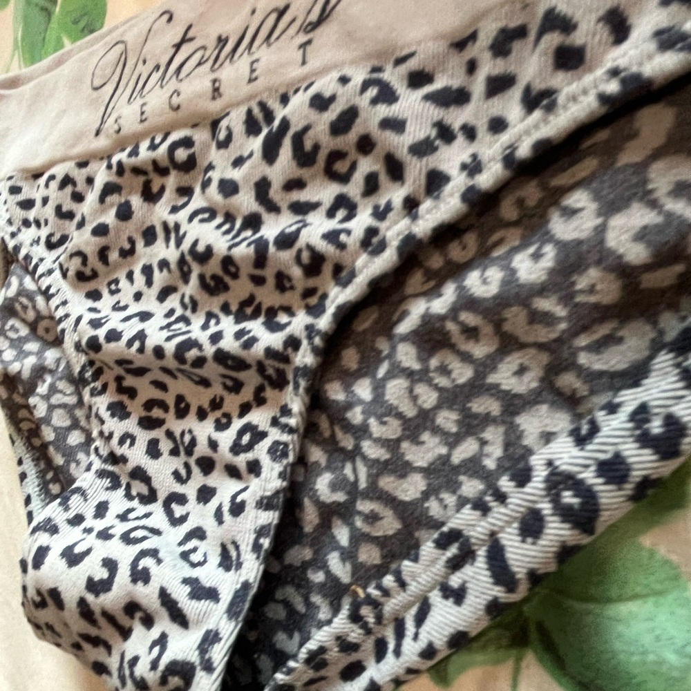 Victoria's Secret Leopard Print Panties XS UnderGarments Women’s Bottoms - Picture 4 of 6
